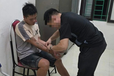 Bắt tên cướp dùng ớt ngâm dấm bôi vào mắt nạn nhân