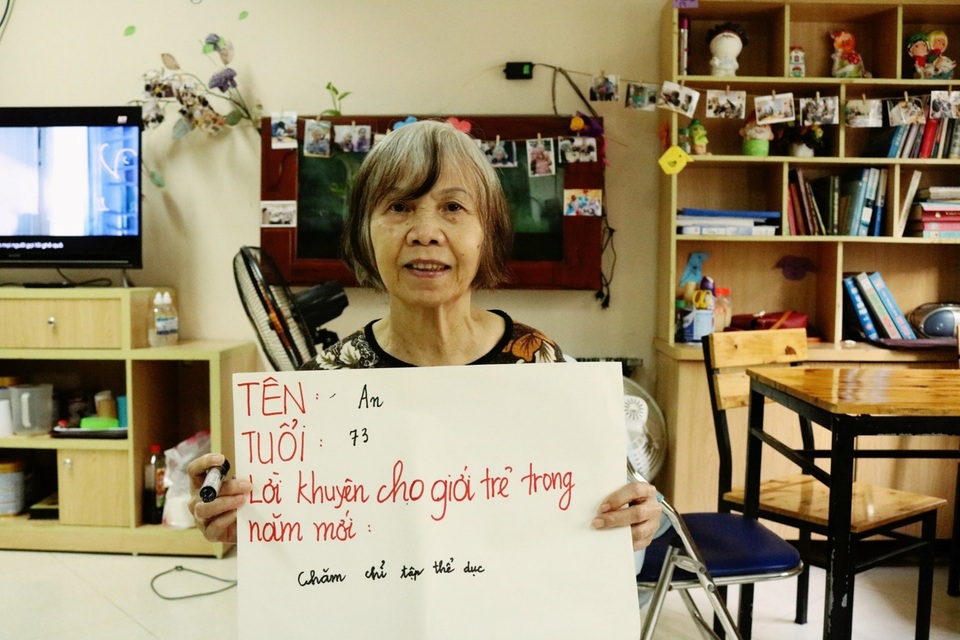 “Phát sốt” với bộ ảnh các “bô lão” U80 đưa ra lời khuyên “cực chất” cho giới trẻ - 5 “Phát sốt” với bộ ảnh các “bô lão” U80 đưa ra lời khuyên “cực chất” cho giới trẻ - 5