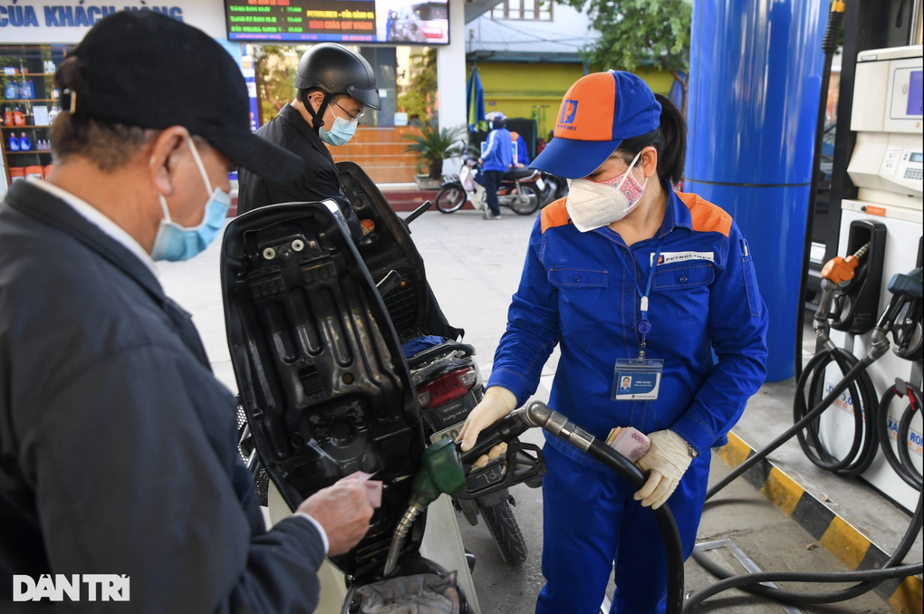 VCCI đề xuất để doanh nghiệp tự quyết giá bán lẻ xăng dầu - 1 VCCI đề xuất để doanh nghiệp tự quyết giá bán lẻ xăng dầu - 1