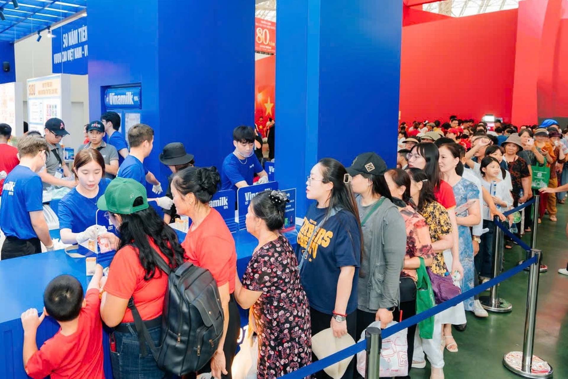 Vinamilks Ausstellungsfläche ist ein Highlight auf der National Achievement Exhibition - 3 Không gian trưng bày của Vinamilk tạo điểm nhấn tại Triển lãm Thành tựu đất nước - 3