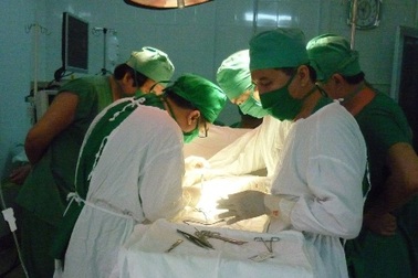 Lần đầu tiên tạo hình thành công khí quản cho bệnh nhi