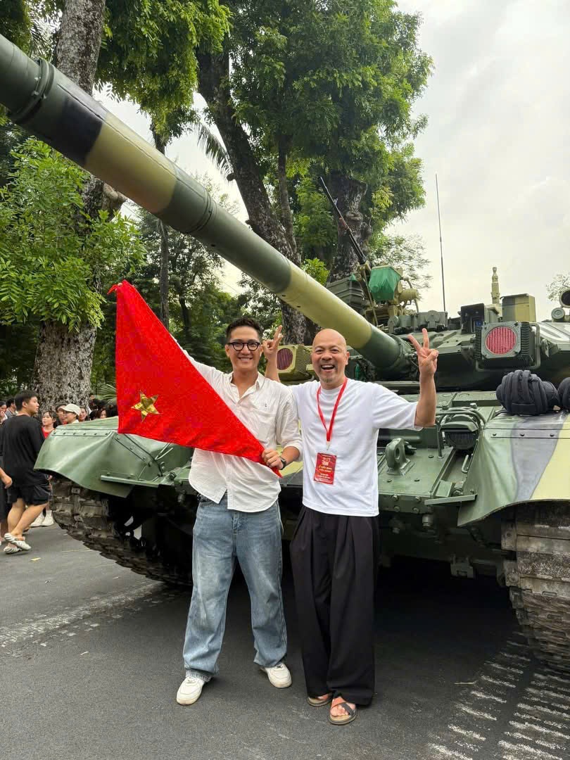 NSND Xuân Bắc đến thăm dàn nghệ sĩ hợp luyện ở Quảng trường Ba Đình - 12