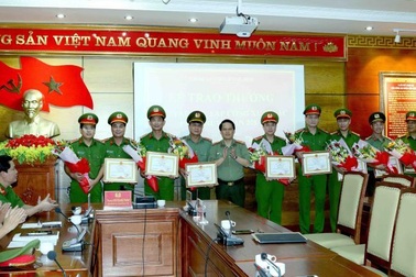 Thưởng nóng chuyên án triệt phá đường dây "gái gọi" và sử dụng trái phép ma túy