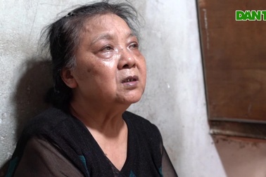 Cuộc đời nghiệt ngã của cựu giảng viên đại học nuôi con bại liệt ở Hà Nội