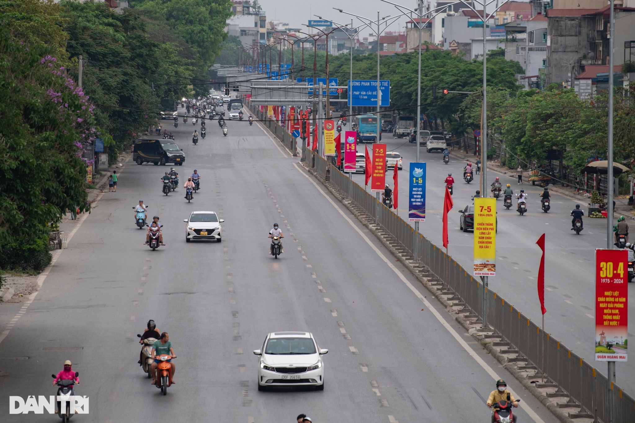 Mnoho řidičů bylo v den, kdy se po svátcích 30. dubna a 1. května vrátili do Hanoje, překvapeno - 5 Nhiều tài xế bất ngờ trong ngày trở lại Hà Nội sau nghỉ lễ 30/4-1/5 - 5