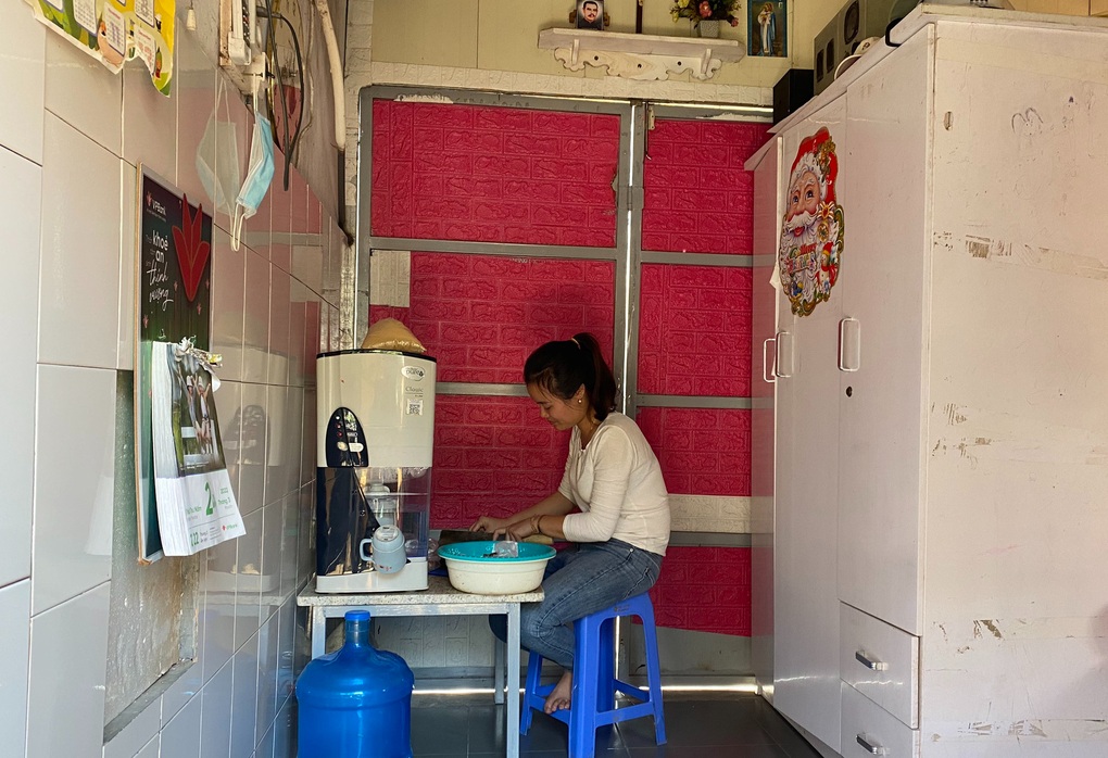 Thưởng Tết hơn 1 triệu đồng, công nhân không dám về quê ăn Tết - 1 Thưởng Tết hơn 1 triệu đồng, công nhân không dám về quê ăn Tết - 1