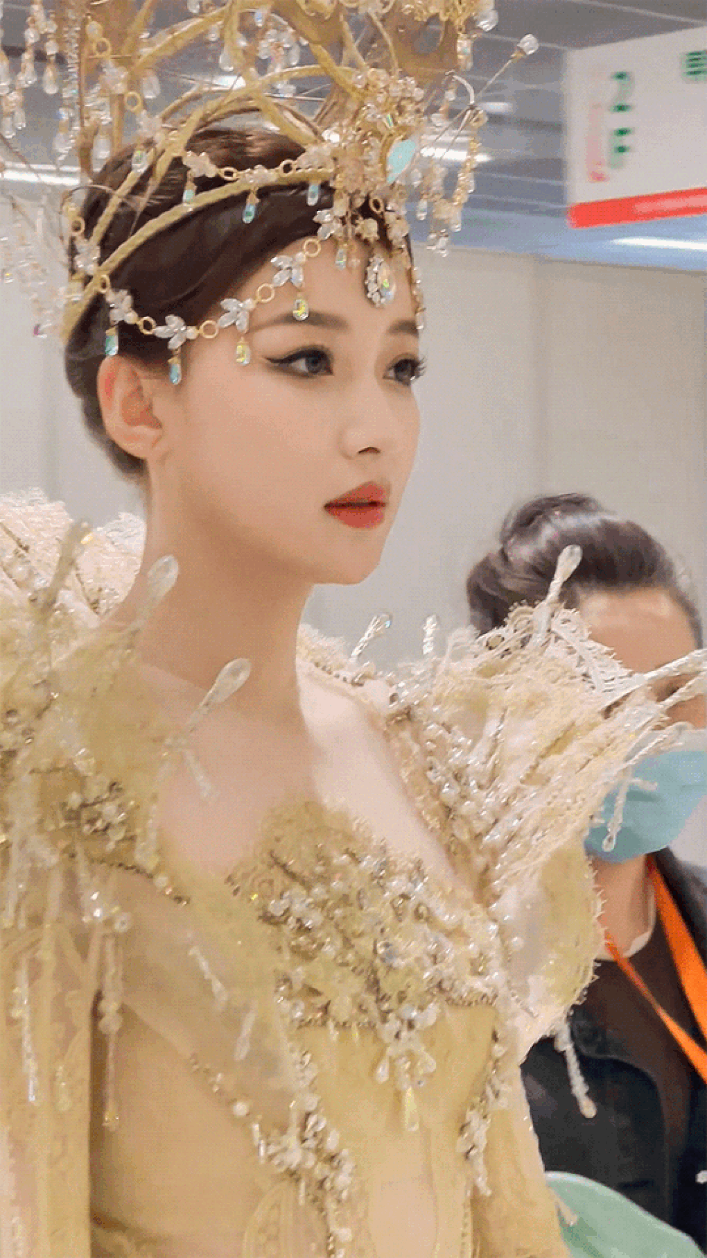 Gái một con Tôn Di quyến rũ hơn sau khi chia tay thiếu gia giàu có - 4 Gái một con Tôn Di quyến rũ hơn sau khi chia tay thiếu gia giàu có - 4