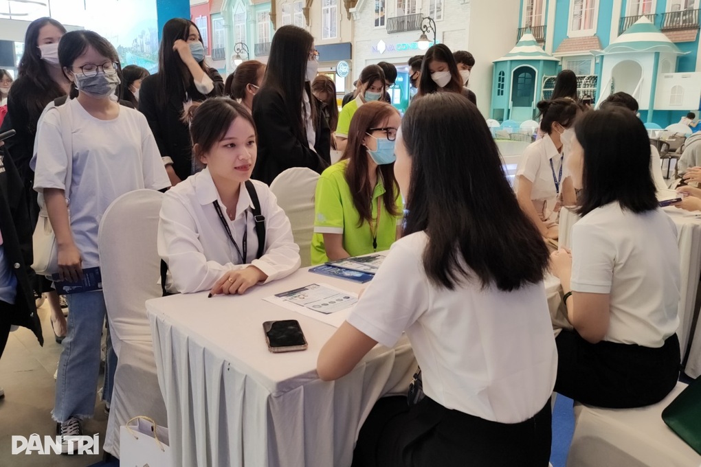 Tỷ lệ lớn người xin việc tìm kiếm mức lương trên 20 triệu đồng/tháng - 1 Tỷ lệ lớn người xin việc tìm kiếm mức lương trên 20 triệu đồng/tháng - 1