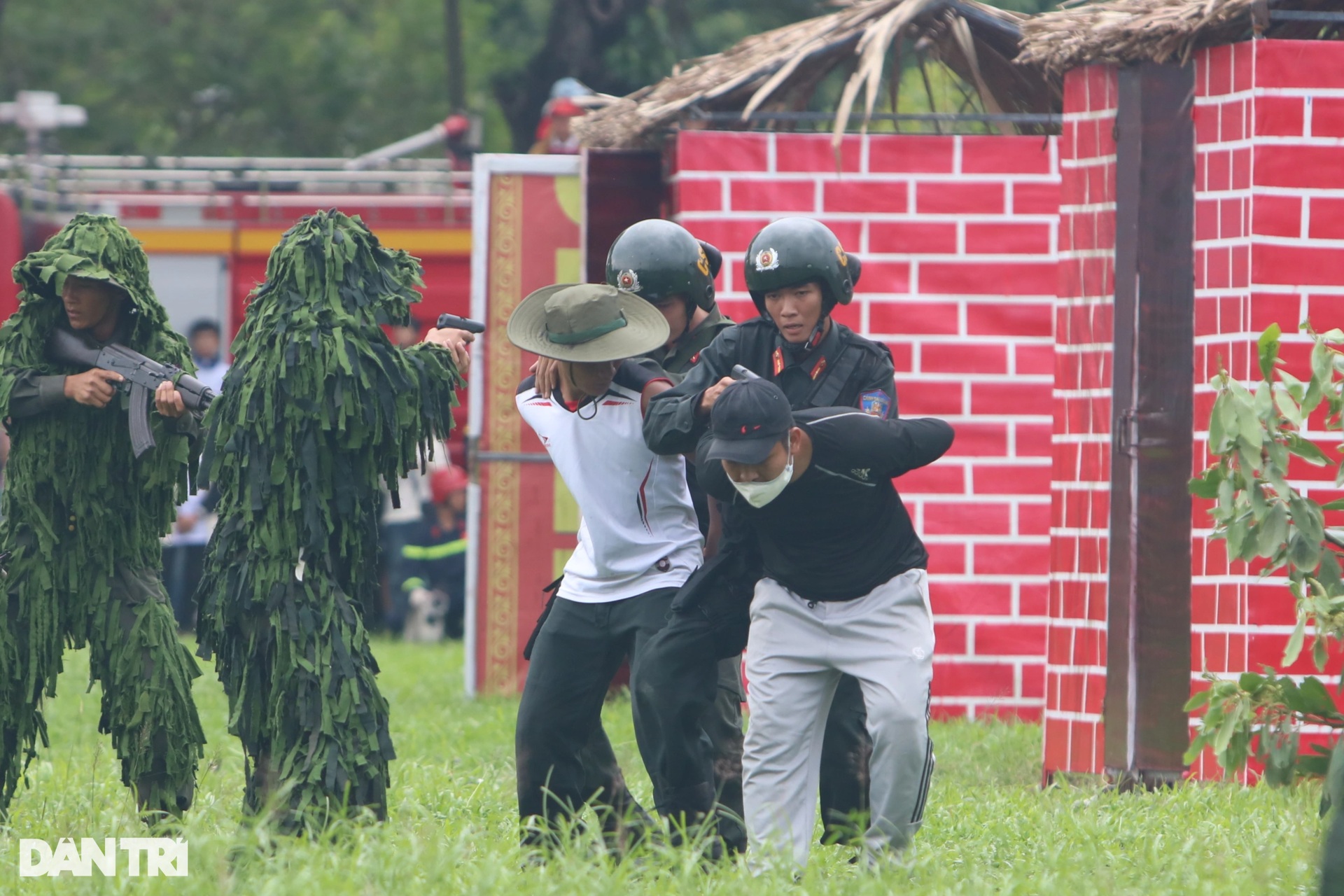 Watching unarmed police officers destroy hard objects - 13