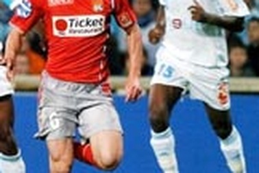 Hạ gục Marseille, Lyon “vô đối”