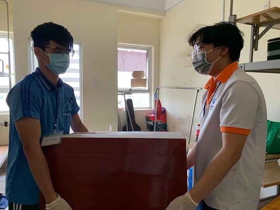 Hàng trăm SV tình nguyện góp sức vào chiến dịch phòng, chống dịch Covid-19 - 2 Hàng trăm SV tình nguyện góp sức vào chiến dịch phòng, chống dịch Covid-19 - 2