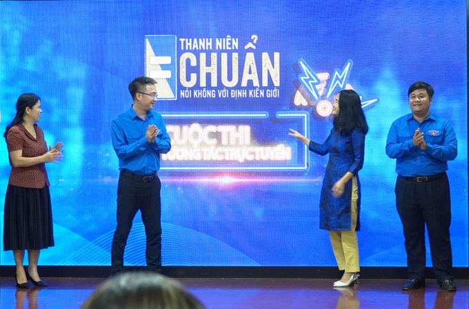 Các đại biểu tham dự Phát động Cuộc thi tương tác trực tuyến. Ảnh: XQ