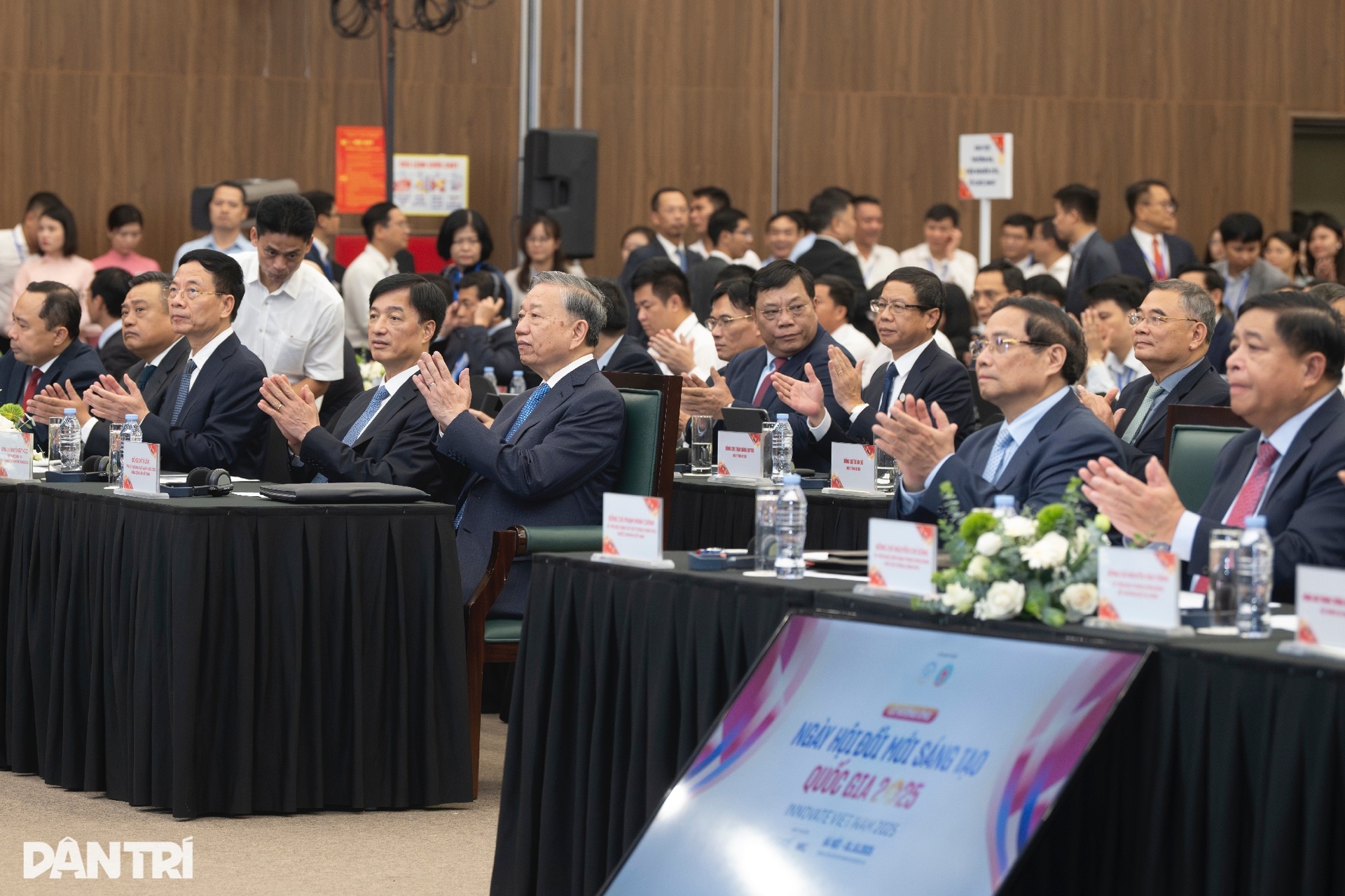 Tổng Bí thư, Thủ tướng dự Lễ hưởng ứng Ngày hội đổi mới sáng tạo 2025 - 2 Tổng Bí thư, Thủ tướng dự Lễ hưởng ứng Ngày hội đổi mới sáng tạo 2025 - 2