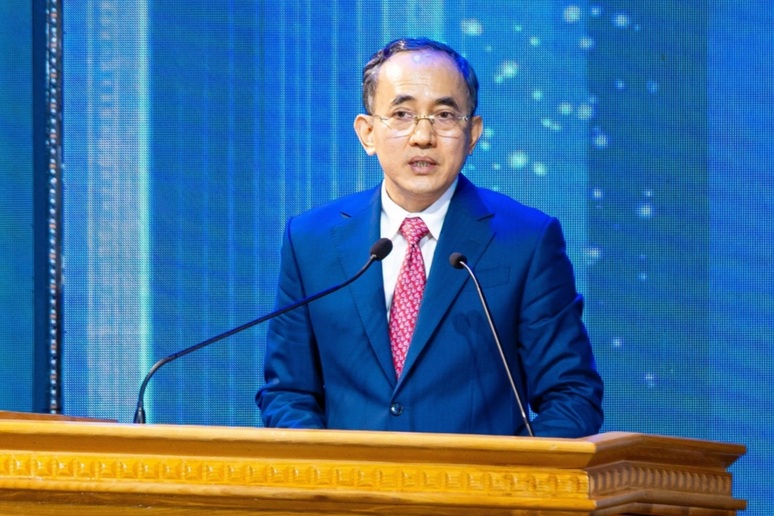 Tỷ phú sở hữu khối tài sản 9.000 tỷ đồng đạt chuẩn giáo sư 2025