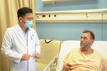 Cứu chân kịp thời cho du khách Pháp bị huyết khối sau chuyến bay dài