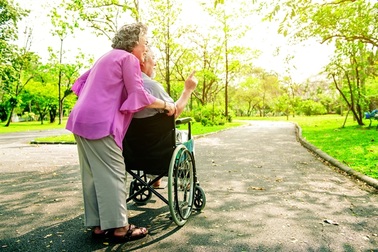 Gửi cha mẹ già vào viện dưỡng lão, văn minh hay bất hiếu?