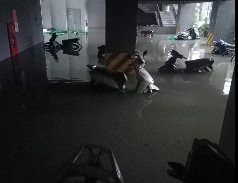 Hà Tĩnh đang gánh chịu trận lũ lụt lớn nhất trong 50 năm qua? - 7 Hà Tĩnh đang gánh chịu trận lũ lụt lớn nhất trong 50 năm qua? - 7