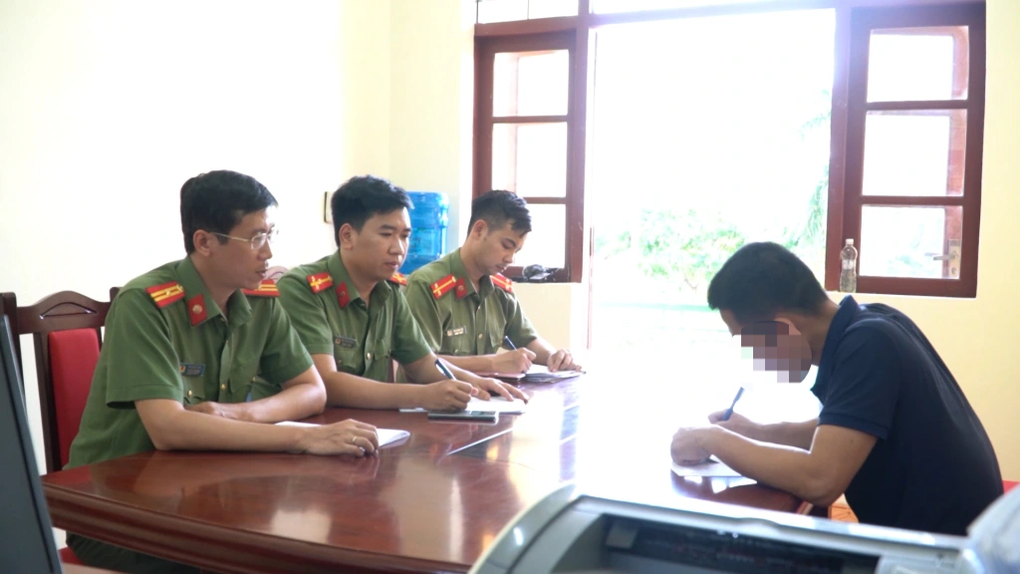 Quảng Ninh lên tiếng về hình ảnh hòn non bộ khủng ven biển - 4 Quảng Ninh lên tiếng về hình ảnh hòn non bộ khủng ven biển - 4