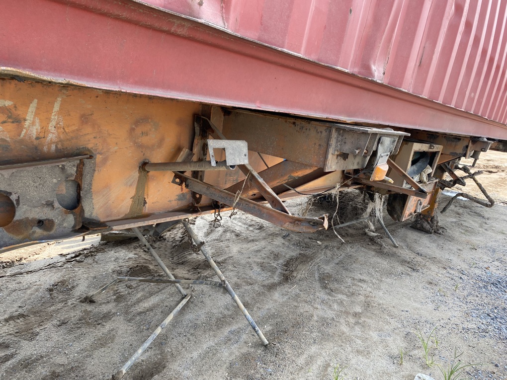 Xe container được trục vớt từ dưới lòng sông Hồng - 6 Xe container được trục vớt từ dưới lòng sông Hồng - 6