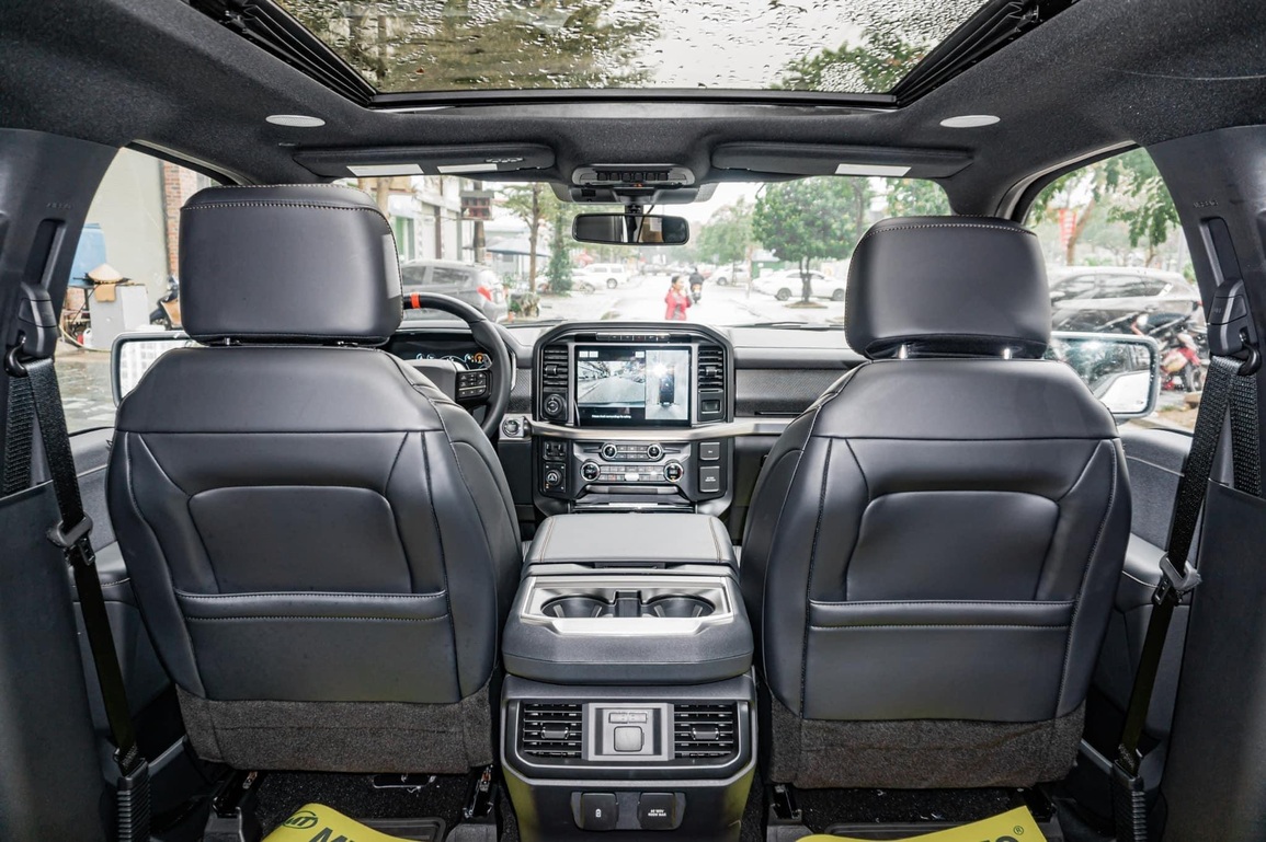 Khủng long Ford F-150 Raptor 2022 giá 5,6 tỷ đồng cập bến Việt Nam - 7 Khủng long Ford F-150 Raptor 2022 giá 5,6 tỷ đồng cập bến Việt Nam - 7