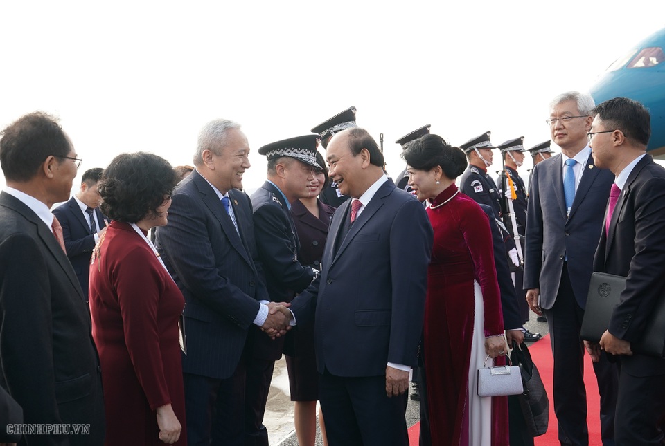 Thủ tướng đến Busan, bắt đầu chương trình tham dự Hội nghị cấp cao ASEAN-Hàn Quốc - 3 Thủ tướng đến Busan, bắt đầu chương trình tham dự Hội nghị cấp cao ASEAN-Hàn Quốc - 3