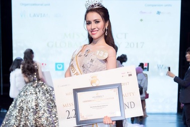 Thư Dung "The Face" đăng quang Hoa Hậu Sắc Đẹp Hoàn Mỹ Toàn Cầu 2017