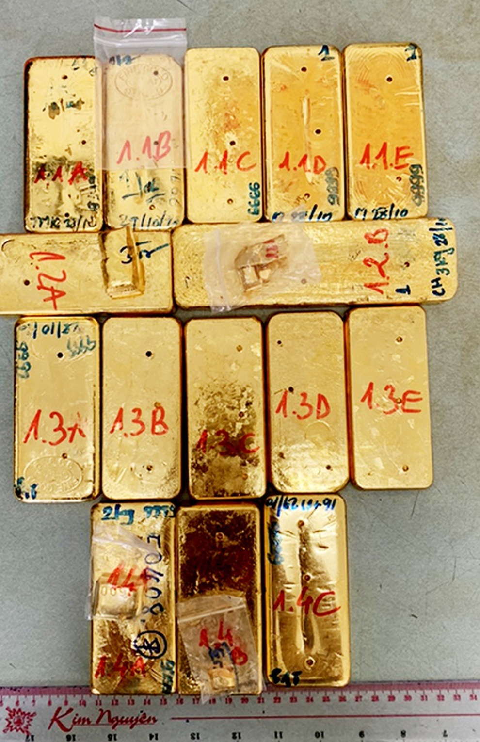 Vụ 51 kg vàng lậu: Bắt bà trùm Mười Tường và đồng bọn - 4 Vụ 51 kg vàng lậu: Bắt bà trùm Mười Tường và đồng bọn - 4