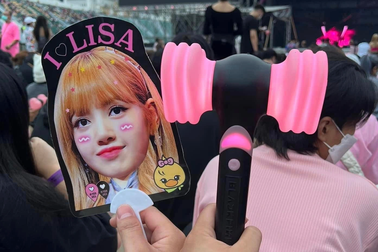 "Búa hồng", mũ Blackpink loạn giá, khó phân biệt được hàng nhái, hàng thật