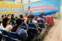 Người khuyết tật tìm việc ở phiên giao dịch việc làm Hà Nội