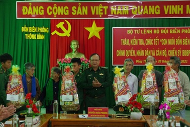 Bộ Tư lệnh Biên phòng thăm, tặng quà gia đình chính sách ở vùng biên giới