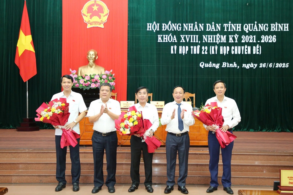 Kỳ họp cuối trước sáp nhập, HĐND miễn nhiệm nhiều cán bộ lãnh đạo - 1 Kỳ họp cuối trước sáp nhập, HĐND miễn nhiệm nhiều cán bộ lãnh đạo - 1