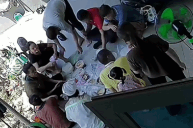Giữa trưa nắng ở Lào Cai, hành động của cô gái đến từ TPHCM gây chú ý