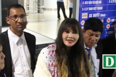 Đoàn Thị Hương về tới Việt Nam sau khi được trả tự do tại Malaysia
