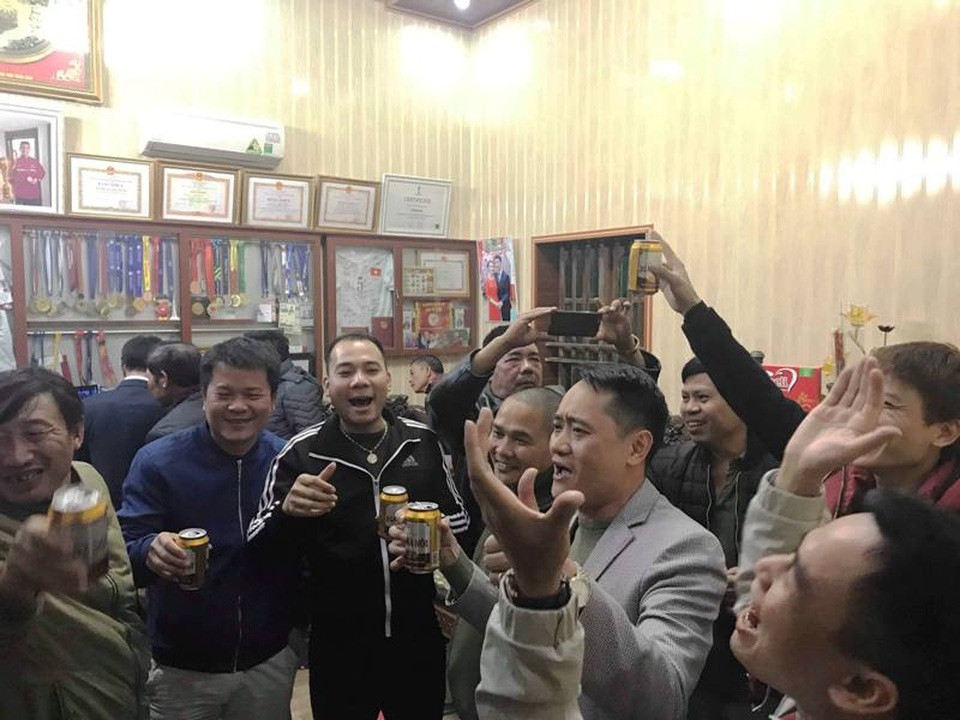 Bố tuyển thủ Đoàn Văn Hậu: “Tôi chỉ muốn được ôm lấy con mình ngay lúc ấy!” - 3 Bố tuyển thủ Đoàn Văn Hậu: “Tôi chỉ muốn được ôm lấy con mình ngay lúc ấy!” - 3