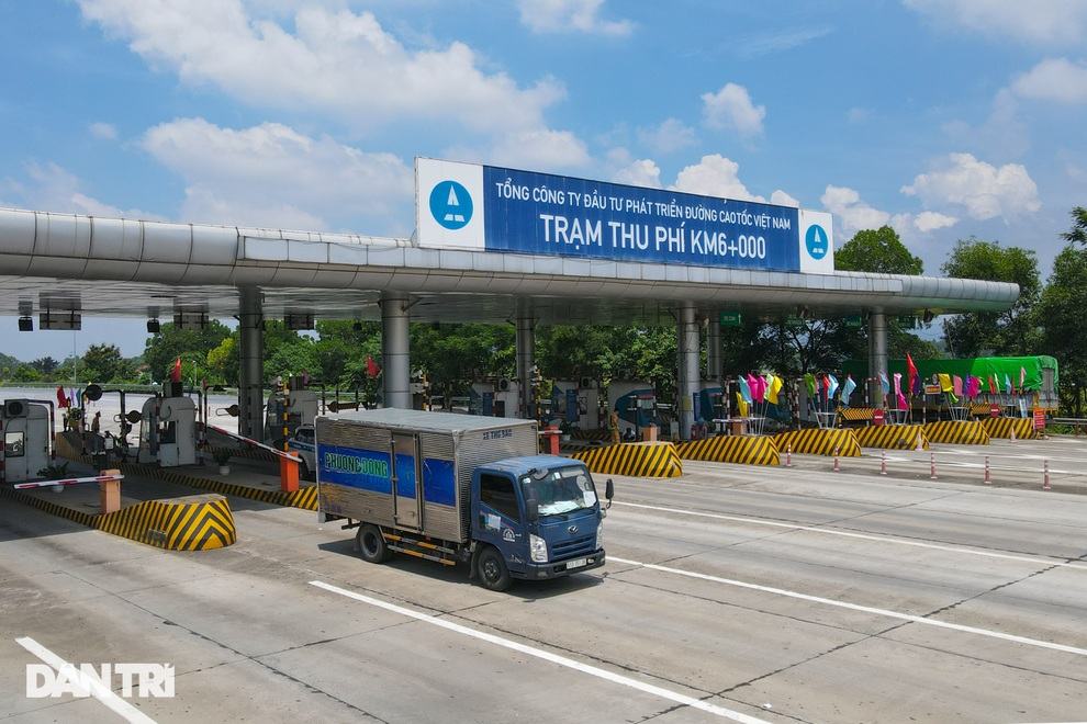 Hà Nội: Trạm thu phí tại vùng 2 hoạt động trở lại sau 45 ngày tạm dừng - 1 Hà Nội: Trạm thu phí tại vùng 2 hoạt động trở lại sau 45 ngày tạm dừng - 1