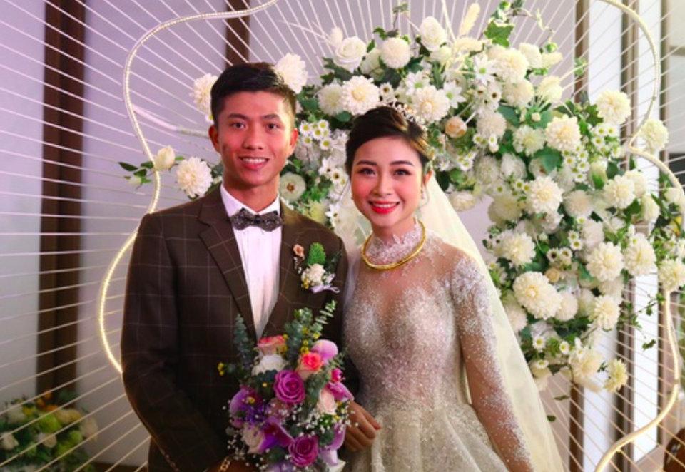 Vừa cưới được 1 ngày, vợ tuyển thủ Phan Văn Đức thông báo đã có tin vui - 1 Vừa cưới được 1 ngày, vợ tuyển thủ Phan Văn Đức thông báo đã có tin vui - 1