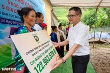 Hàng trăm triệu đồng từ bạn đọc Dân trí giúp 5 hộ nghèo Điện Biên an cư