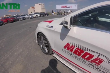 Mercedes-Benz hướng dẫn xử lý  tình huống khẩn cấp trên thực tế