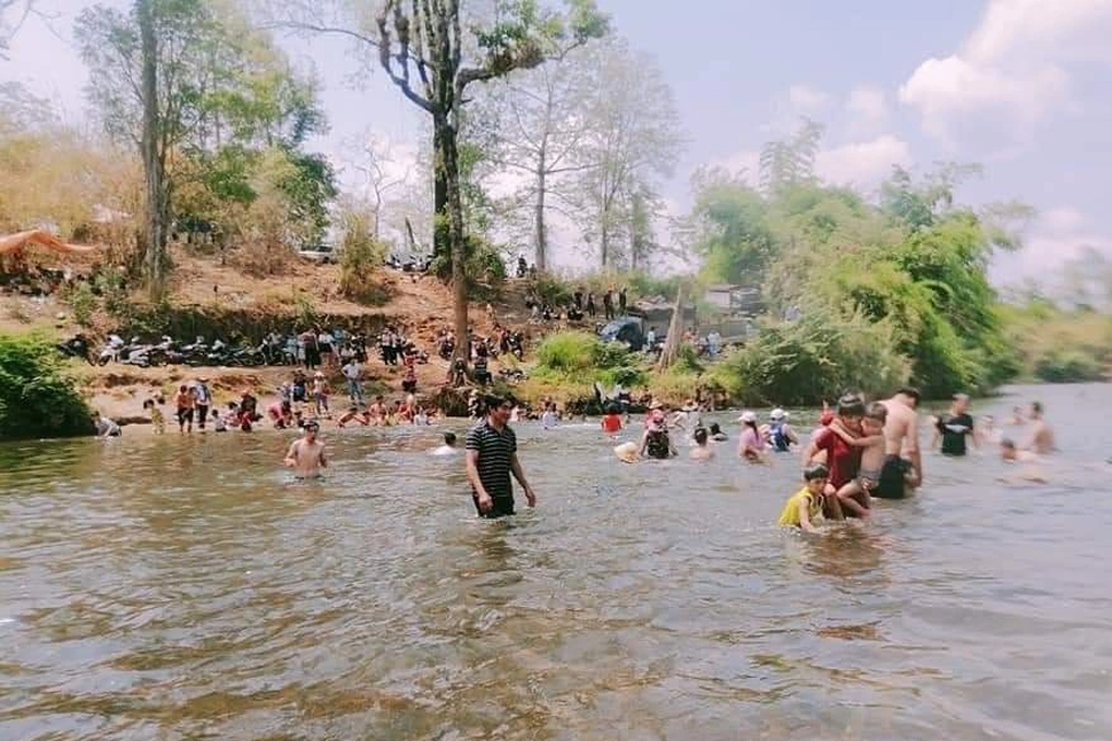 Hai cán bộ và một người dân tử vong trên sông Pô Cô - 1 Hai cán bộ và một người dân tử vong trên sông Pô Cô - 1