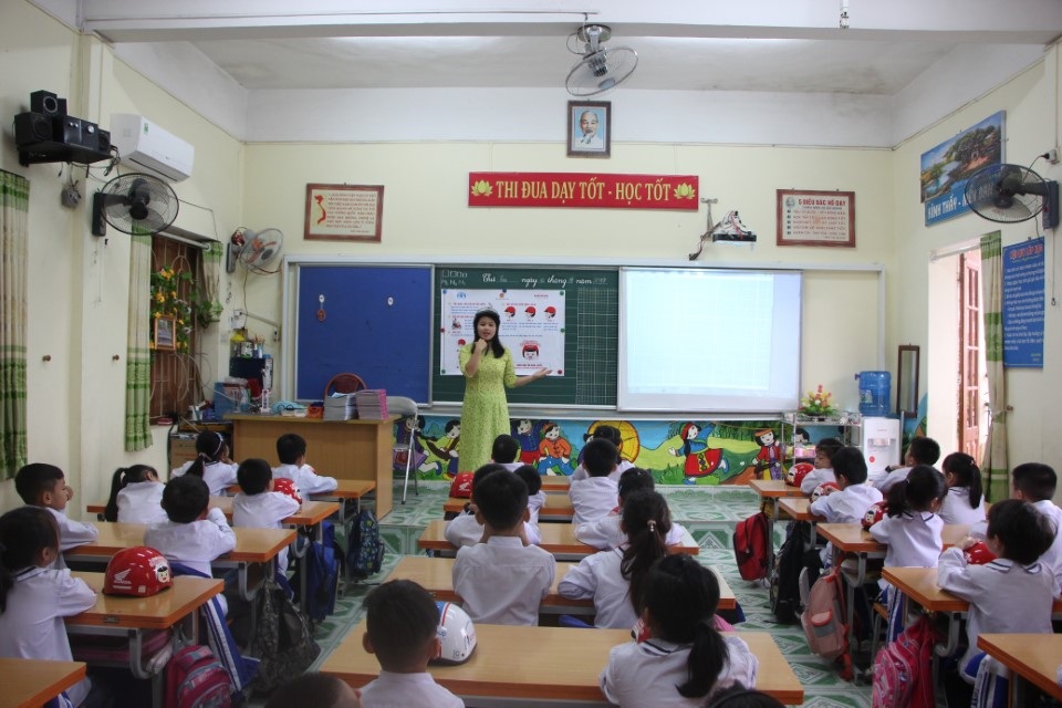 Hiệu quả khả quan của chương trình tặng mũ bảo hiểm cho học sinh lớp Một toàn quốc - 5 Hiệu quả khả quan của chương trình tặng mũ bảo hiểm cho học sinh lớp Một toàn quốc - 5