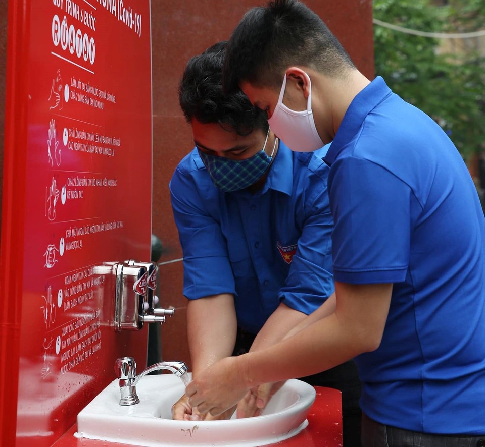 Thanh niên Hà Nội tích cực hỗ trợ khu cách ly, lắp 100 bồn rửa tay miễn phí - 9 Thanh niên Hà Nội tích cực hỗ trợ khu cách ly, lắp 100 bồn rửa tay miễn phí - 9