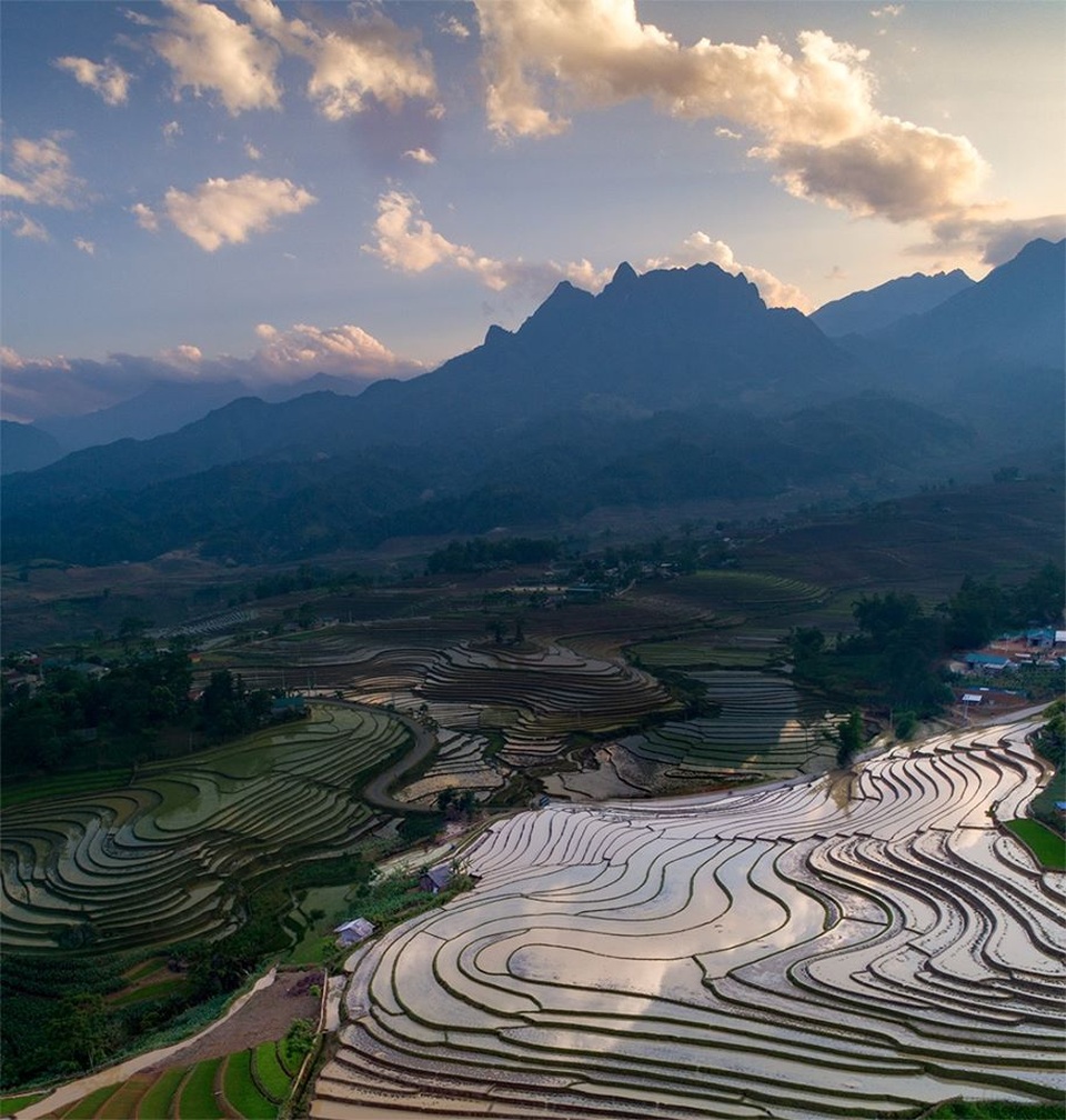 Ruộng bậc thang mùa nước đổ hút các nhiếp ảnh gia tới Sapa - 1 Ruộng bậc thang mùa nước đổ hút các nhiếp ảnh gia tới Sapa - 1