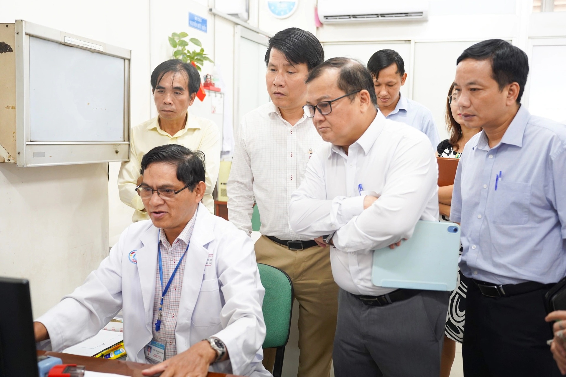 Directiva del Primer Ministro y tareas urgentes del sector médico - 3 Chỉ thị từ Thủ tướng và nhiệm vụ cấp bách của ngành y - 3