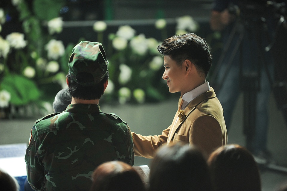 MC Vũ Mạnh Cường xúc động rưng rưng khi đọc thư liệt sỹ - 5 MC Vũ Mạnh Cường xúc động rưng rưng khi đọc thư liệt sỹ - 5