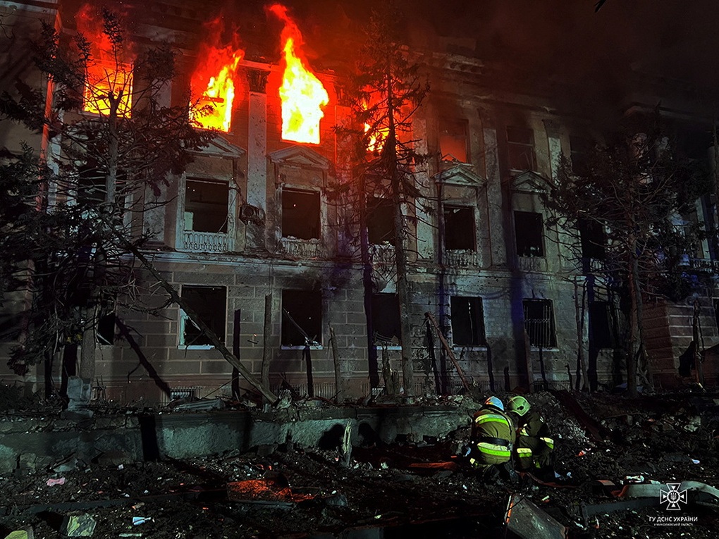 Nga tập kích tên lửa, gây thiệt hại nặng nề cho thành phố miền Nam Ukraine - 1 Nga tập kích tên lửa, gây thiệt hại nặng nề cho thành phố miền Nam Ukraine - 1