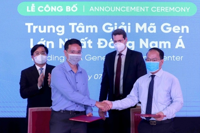 Ông Cao Anh Tuấn, người sáng lập Genetica bắt tay hợp tác với ông Vũ Quốc Huy, Giám đốc NIC.