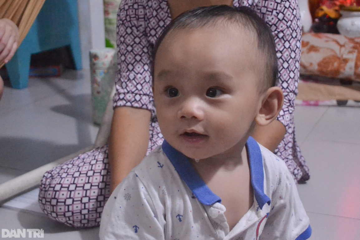 Bé bị bỏ rơi ở khu nhà giàu, duyên số được chị lao công nghèo nhận nuôi - 2 Bé bị bỏ rơi ở khu nhà giàu, duyên số được chị lao công nghèo nhận nuôi - 2