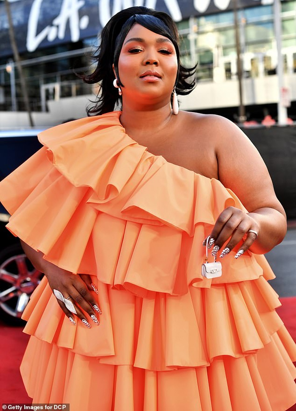 Ca sĩ ngoại cỡ Lizzo xách túi siêu nhỏ lạ mắt dự sự kiện - 5 Ca sĩ ngoại cỡ Lizzo xách túi siêu nhỏ lạ mắt dự sự kiện - 5