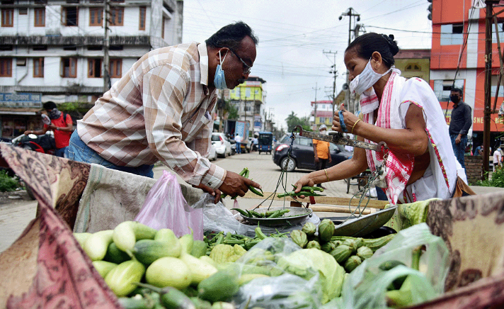 गरीब समझे जाने वाले स्ट्रीट वेंडर ने बड़ी संपत्ति से सबको चौंका दिया - 1 Ngỡ nghèo khó, người bán hàng rong gây sốc khi có khối tài sản lớn - 1