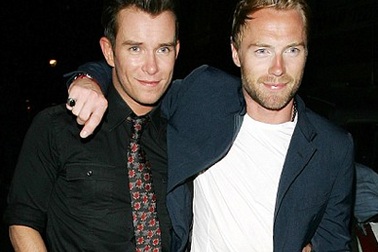 Thành viên nhóm Boyzone đột tử ở tuổi 33